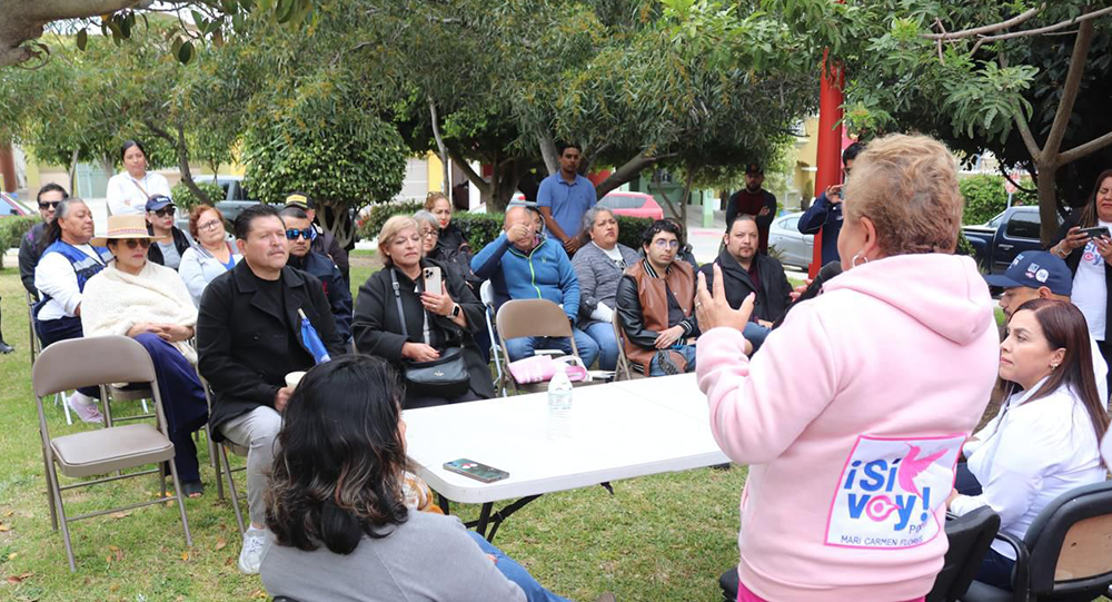 Se compromete Maricareeemm Flores con vecinos de cedros en Santa Fe